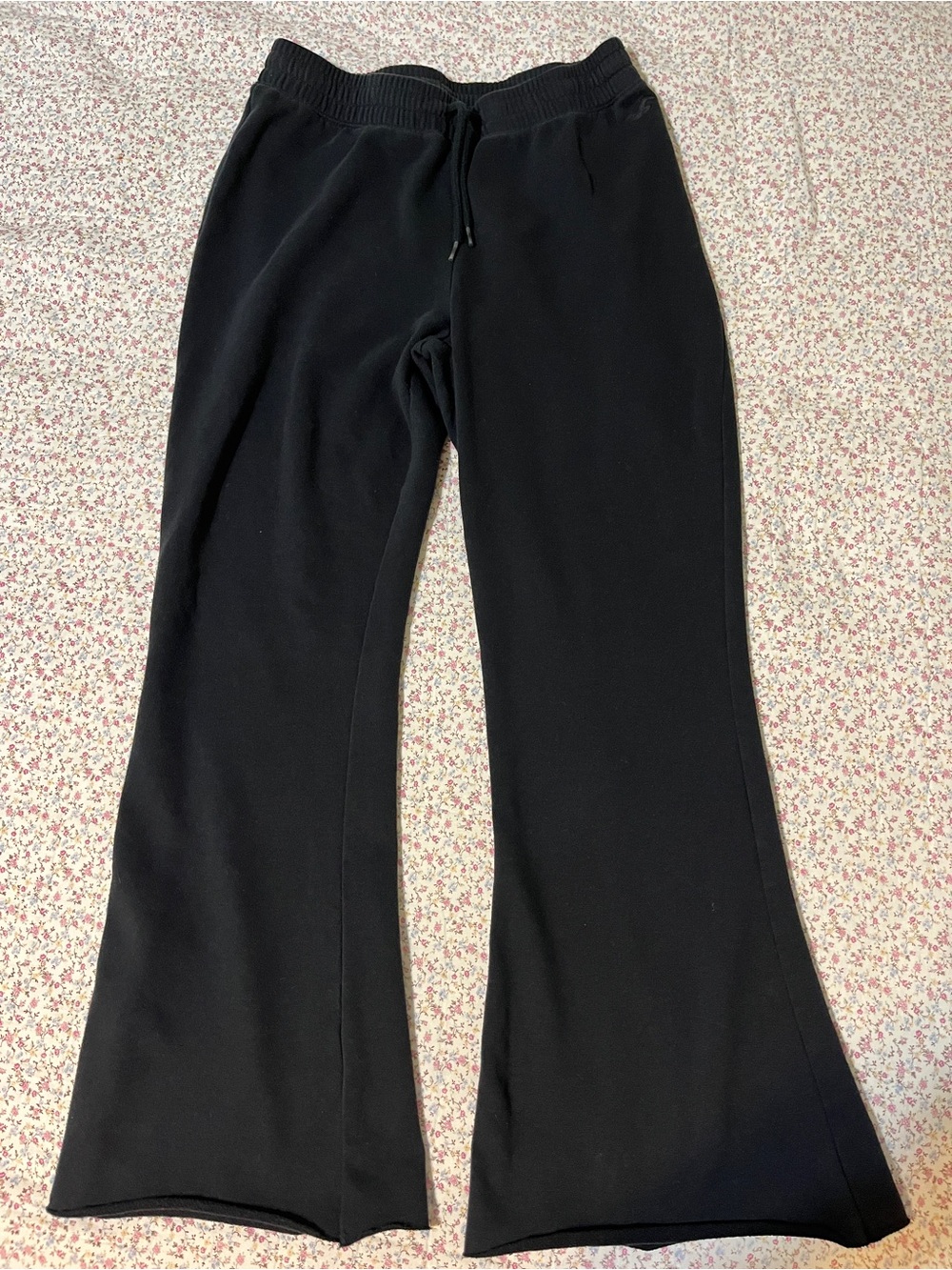 Hollister Co. Women’s Black Flare SweatPants. Small Short